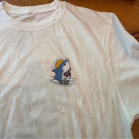 NWOT VANS OFF THE WALL Youth L 12-14
SHARK T-shirt - Picture 7 of 9